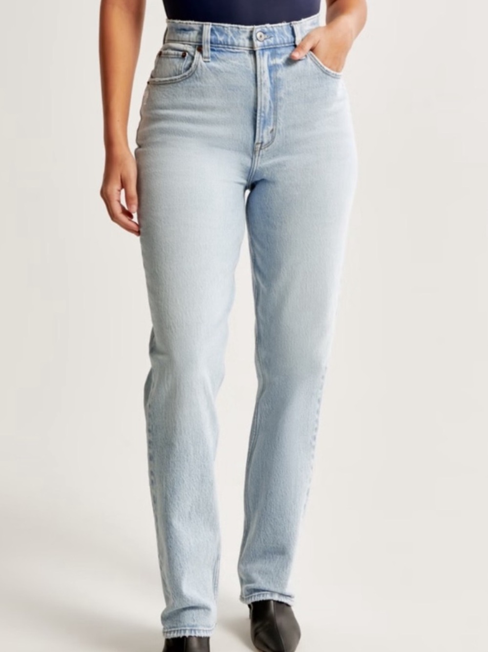 A&F 90s Ultra High-Rise Straight Jeans - Light wash